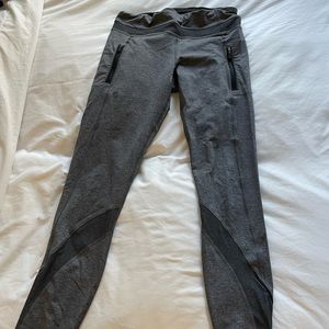 Lululemon grey cropped leggings with pockets and draw string